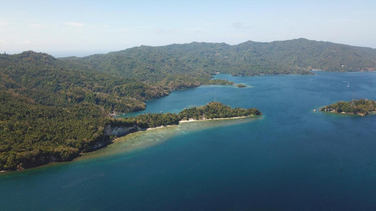 White Sands Beach Resort Lembeh Bitung Екстериор снимка