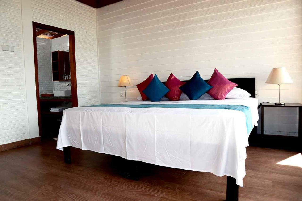 White Sands Beach Resort Lembeh Bitung Екстериор снимка