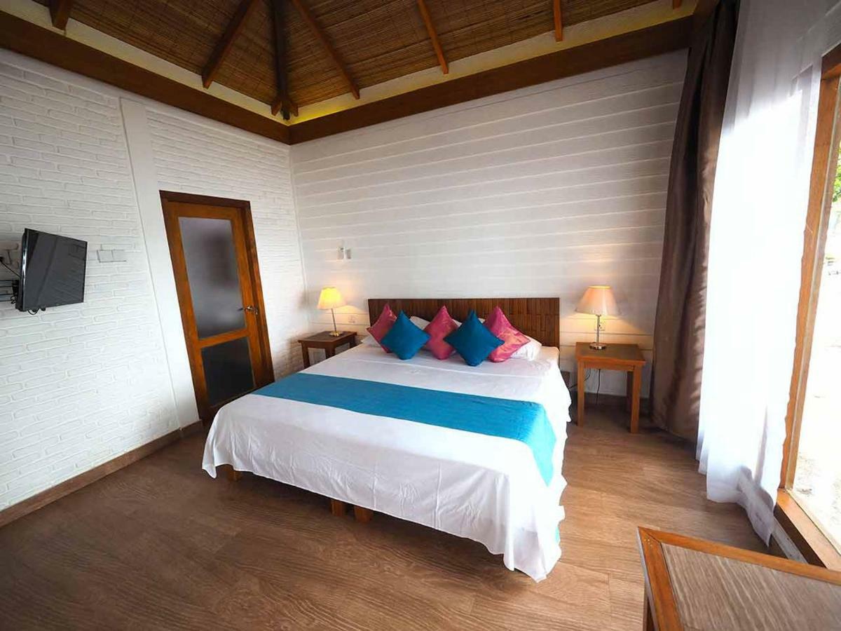 White Sands Beach Resort Lembeh Bitung Екстериор снимка