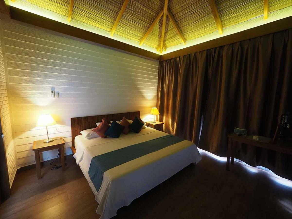 White Sands Beach Resort Lembeh Bitung Екстериор снимка