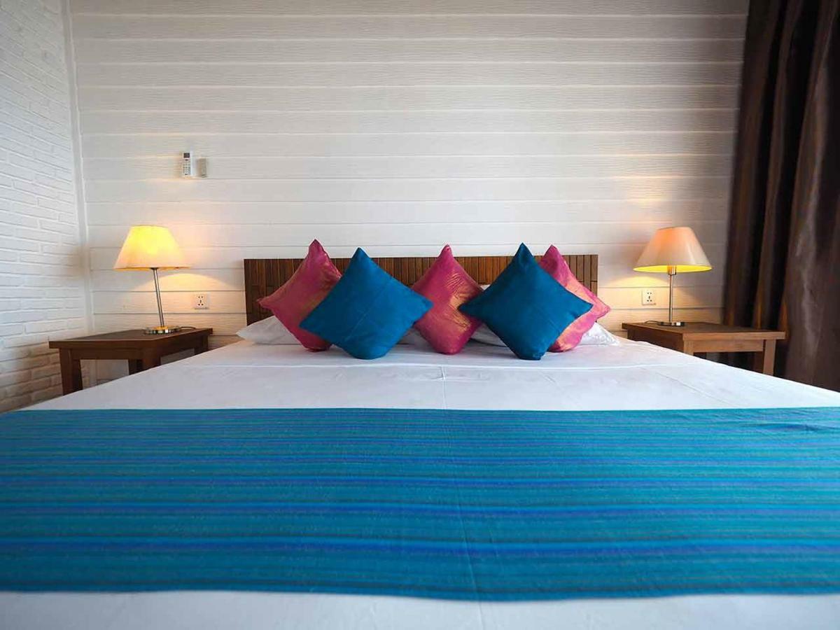 White Sands Beach Resort Lembeh Bitung Екстериор снимка