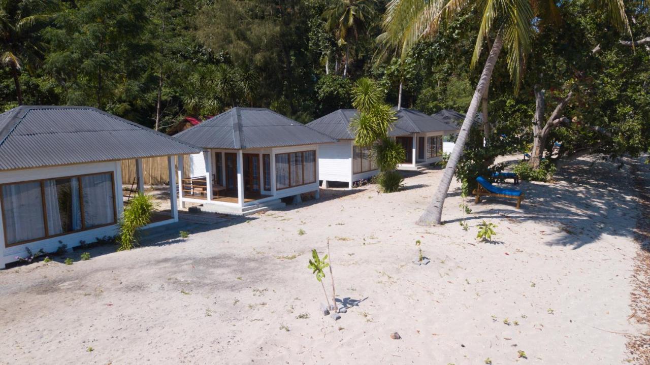 White Sands Beach Resort Lembeh Bitung Екстериор снимка
