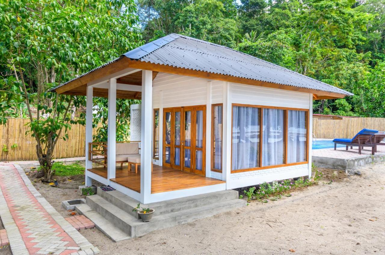 White Sands Beach Resort Lembeh Bitung Екстериор снимка
