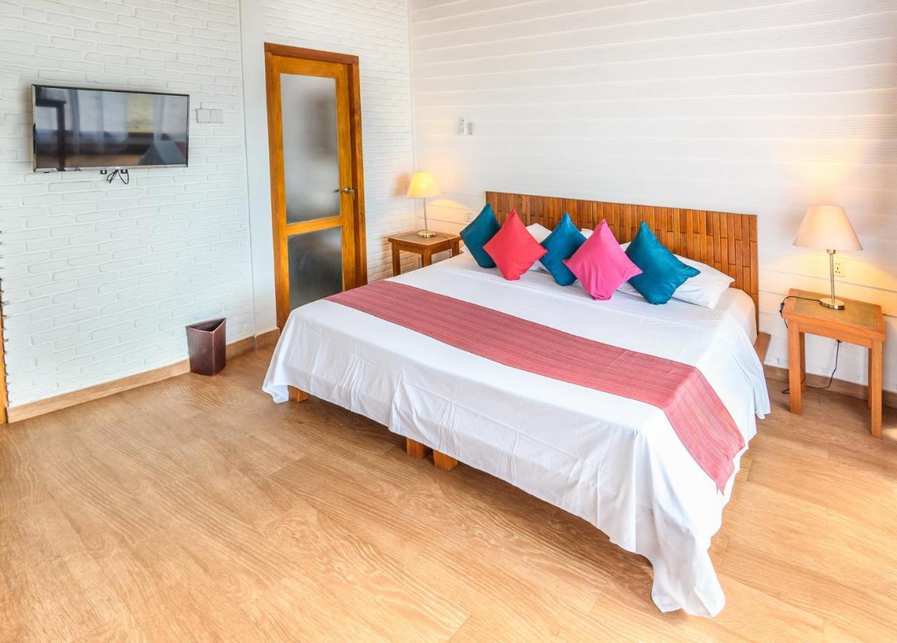 White Sands Beach Resort Lembeh Bitung Екстериор снимка